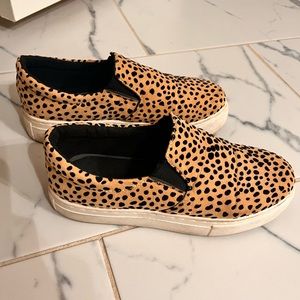 Cheetah print platform